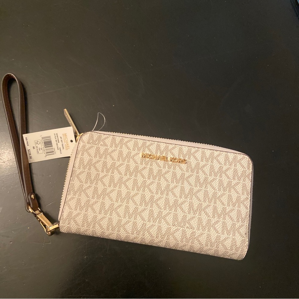MICHAEL KORS JET SET TRAVEL MULTIFUNCTION LARGE PHONE Case Wristlet
